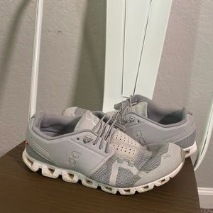 On Cloud Grey Women’s 10 Coudtec Sneakers Running/Hiking/Workout Pre-Owned